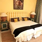Puente Luxury Penthouse, Beachside & Sea Views * 马尔韦利亚