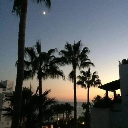 Apartment Puente Luxury Penthouse, Beachside & Sea Views *