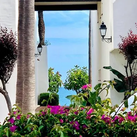 Puente Luxury Penthouse, Beachside & Sea Views Marbella