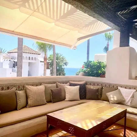 Apartment Puente Luxury Penthouse, Beachside & Sea Views *