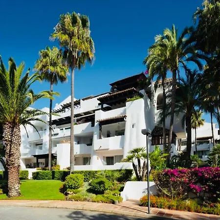 Apartment Puente Luxury Penthouse, Beachside & Sea Views
